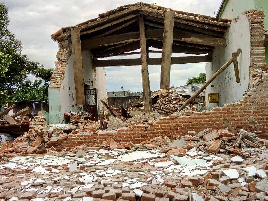 Destruction following earthquake in central Mexico.