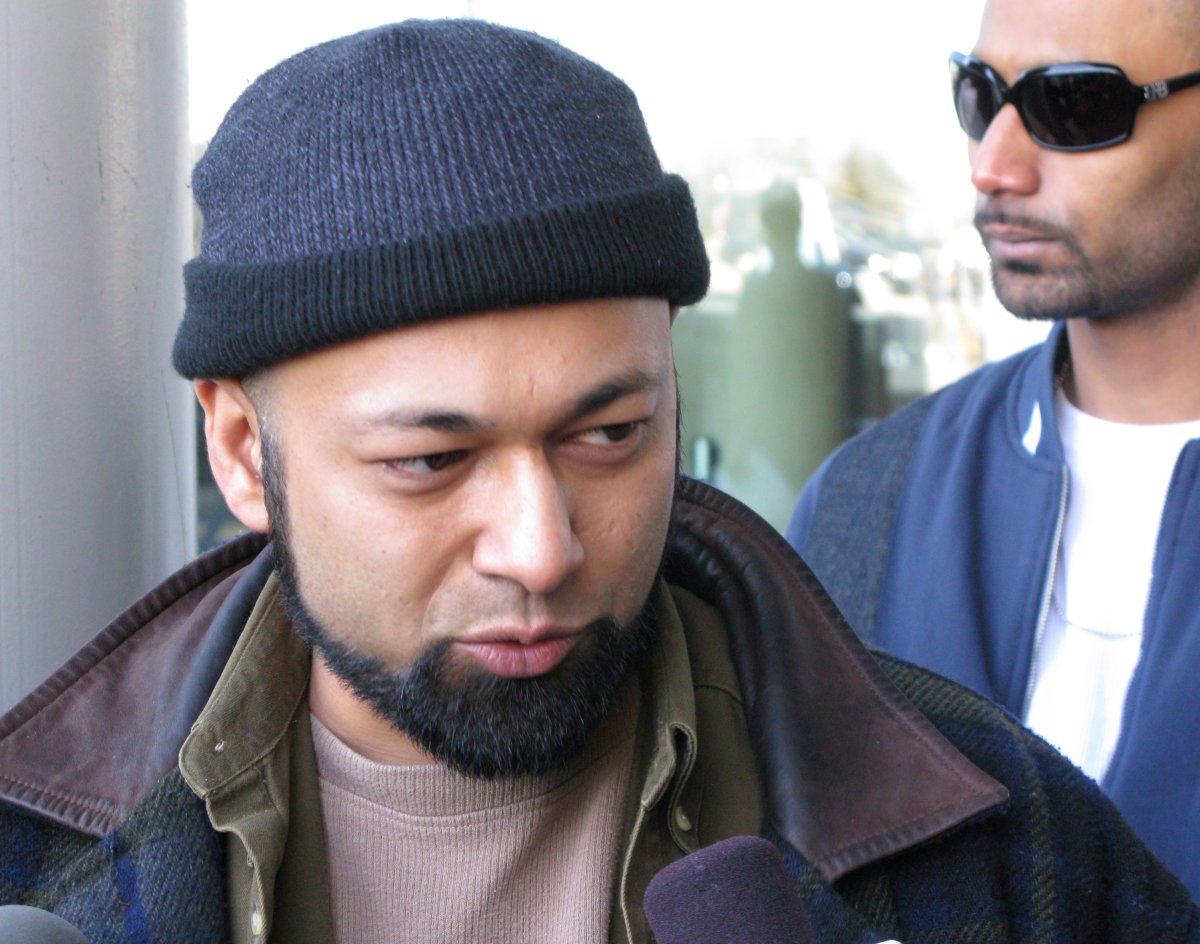 Paid RCMP informant Mubin Shaikh gives the thumbs up signal as he speaks outside a courtroom in Brampton, Ont., on Tuesday March 24, 2009, after a judge convicted a member of a home-grown terrorist cell. The judge ruled Shaikh had not entrapped the convicted youth or carried out criminal acts in infiltrating the “Toronto 18.” THE CANADIAN PRESS/Colin Perkel