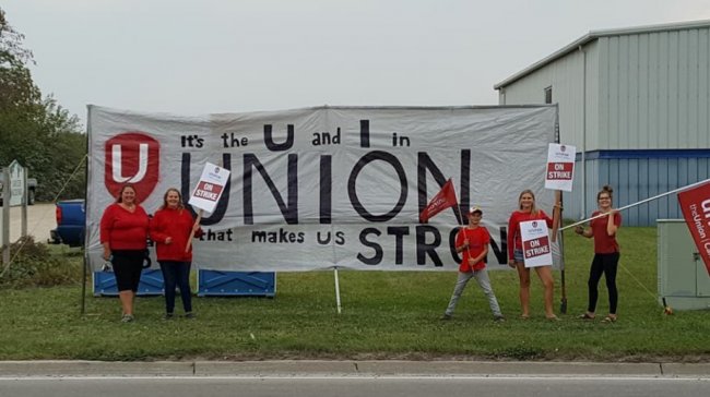 Members of Unifor Local 88 picket at the General Motor's CAMI plant in Ingersoll, Ont.