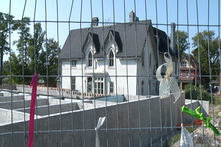Peterborough Hospice held a ceremony Tuesday to help residents say goodbye to one of Peterborough's historic buildings. 