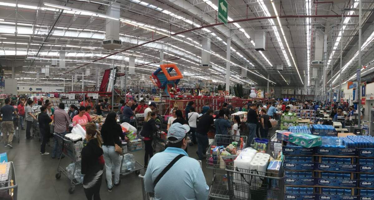 People lined up at a local Sam\’s in Mexico City to buy supplies.