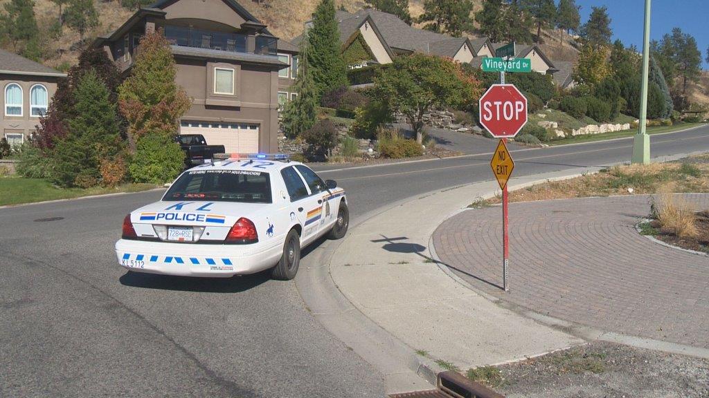 Police manhunt in West Kelowna - image