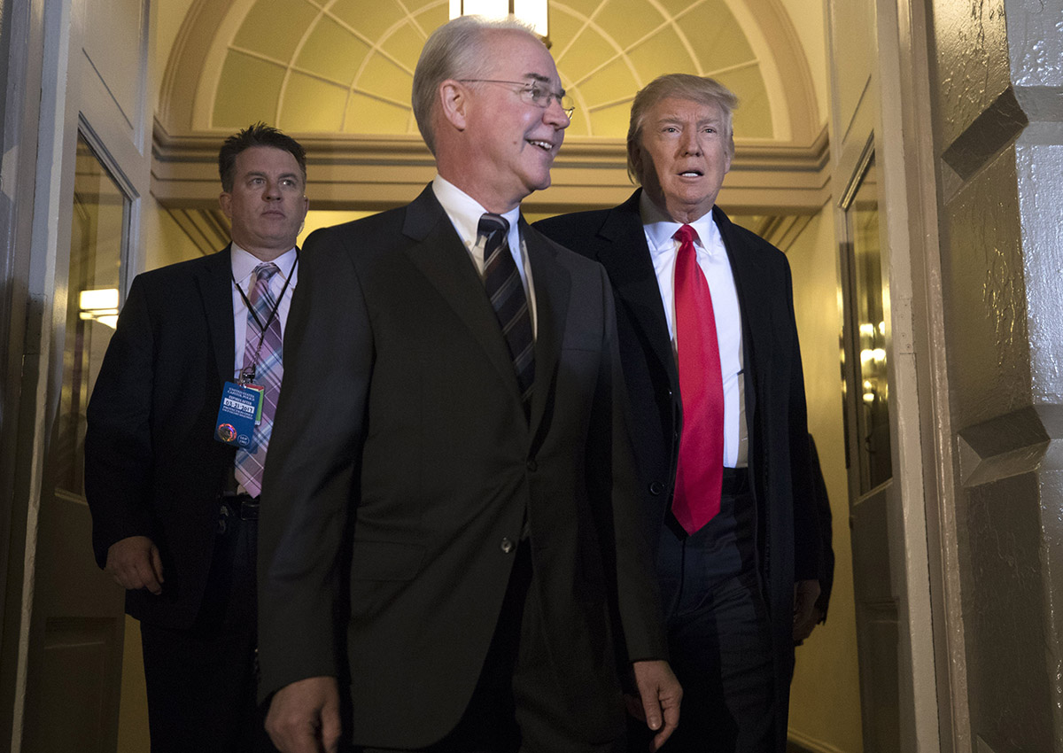  Donald Trump (R), along with Health and Human Services secretary Tom Price (C) enters the US Capitol for a meeting with Republican lawmakers on his health care bill in Washington.