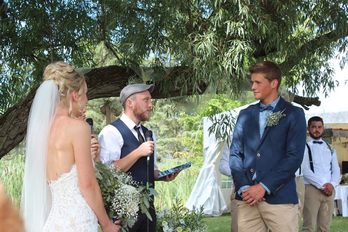 Surrey RCMP ask for help to find owners of stolen camera and wedding photos - image
