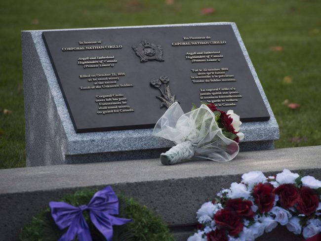 A plaque is unveiled during a ceremony on Thursday Oct. 22, 2015 at the National War Memorial in Ottawa. to honour Corporal Nathan Cirillo. THE CANADIAN PRESS/Sean Kilpatrick.