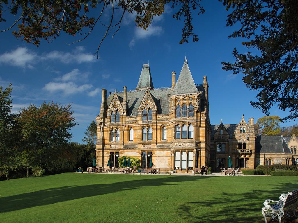 Ettington Park Hotel in Alderminster, UK, was used in the filming of The Haunting.
