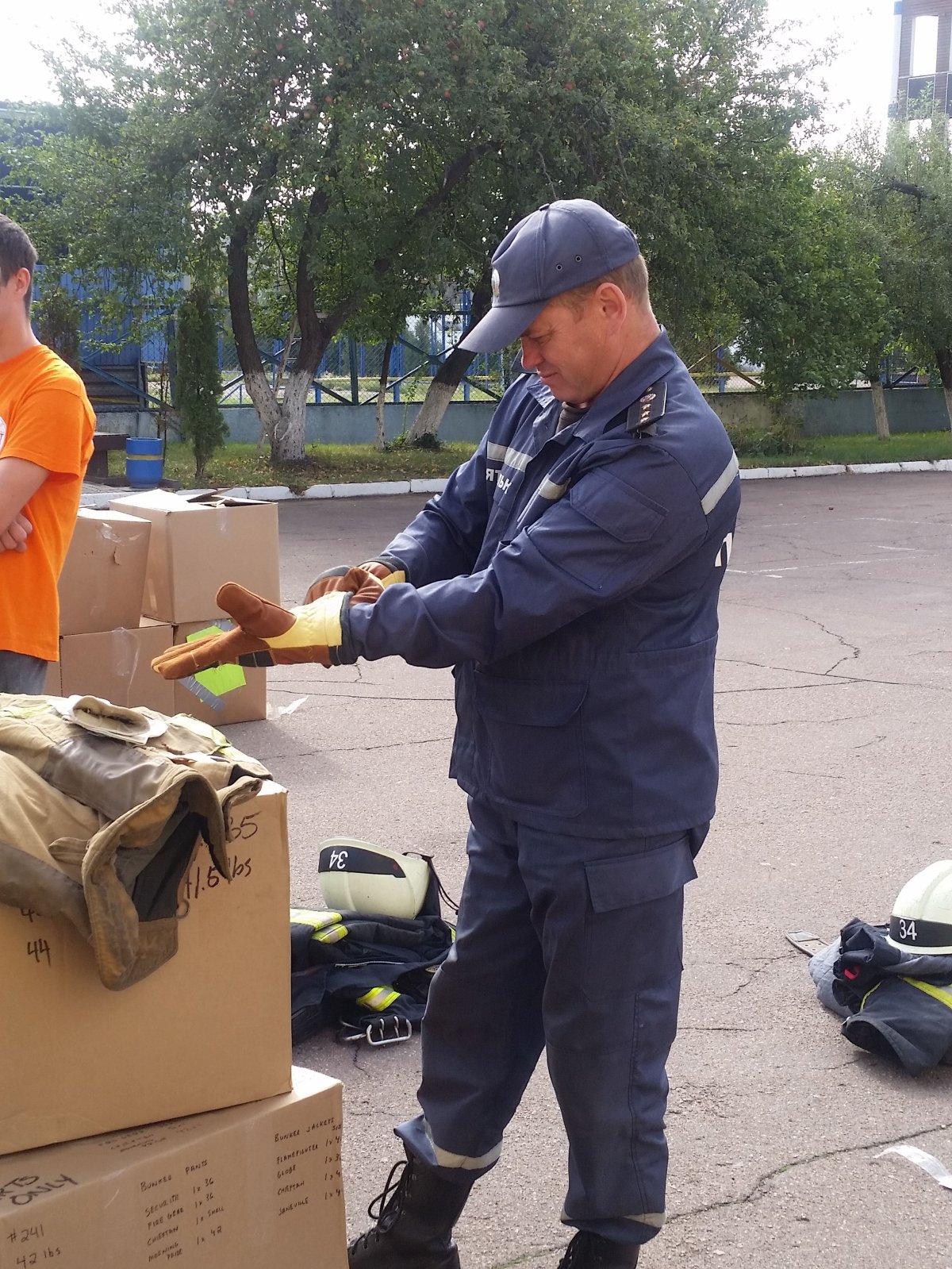 Edmonton firefighters return from Ukraine after delivering much-needed ...