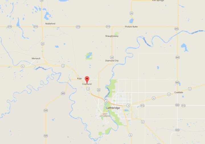 Train cars carrying crude oil derail in Coalhurst, Alta. fire official