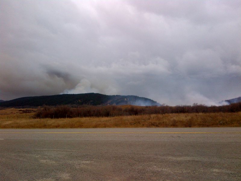 Wildfire In Southern Alberta Remains Out Of Control However Residents Offered Temporary Access Globalnews Ca