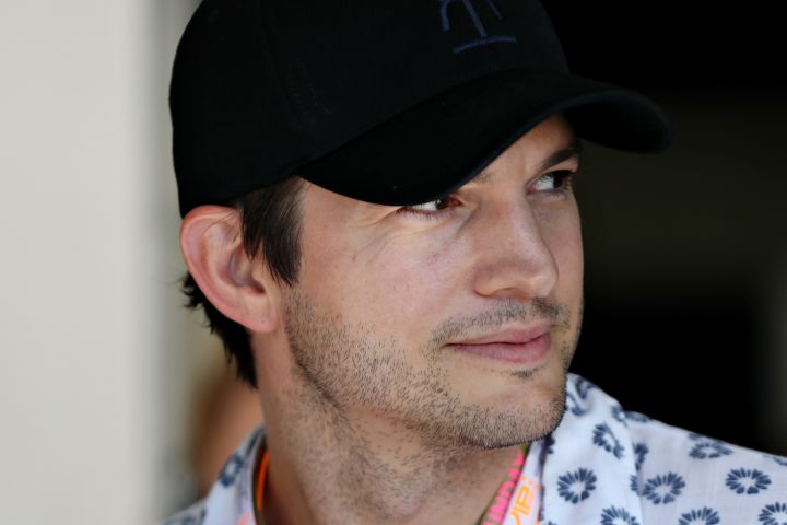 Long-time gun owner Ashton Kutcher calls for new gun laws - image