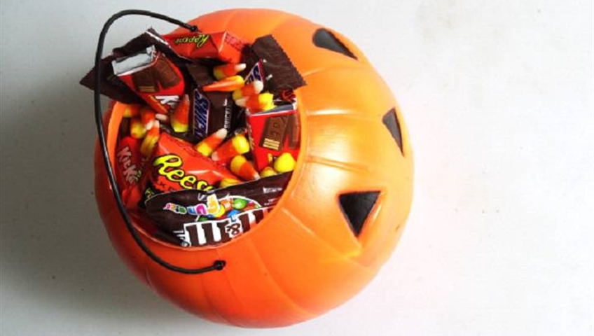 N.B. council mum on Halloween rules setting trick-or-treat age limit, curfew - image