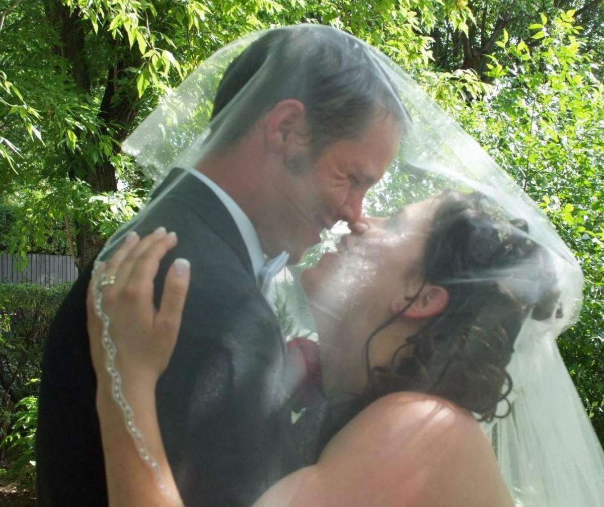 Robert Dean Clifford, 35, and his estranged late wife Nichole Clifford, 31, on their wedding day.