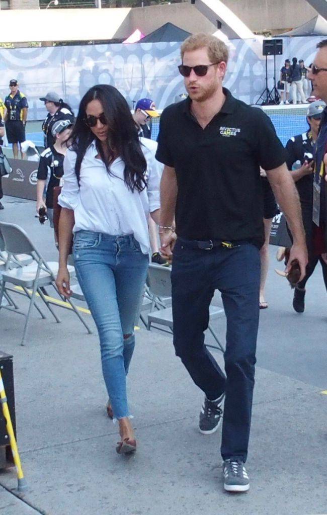 Meghan Markle cosies up to Prince Harry at Invictus Games closing ceremony - image