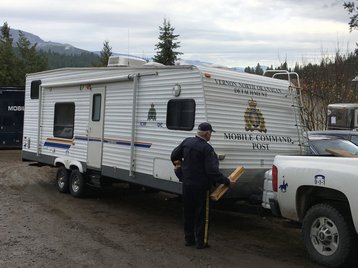 Investigators bring in more equipment and officers to Salmon River Road
