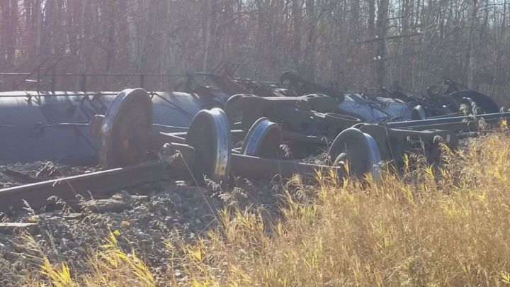 Emergency officials asked residents of an area northwest of Edmonton – near St. Albert – to leave their homes on Sunday afternoon after a train derailed near the Sturgeon Road crossing.