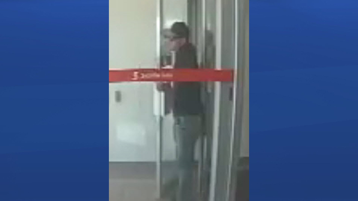 Calgary Police Searching For 2 Suspects After Bank Robbery Near Brentwood Calgary Globalnewsca 7600