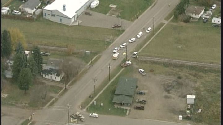 Police investigate a crash in Thorsby, Alta. on Oct. 6, 2017.