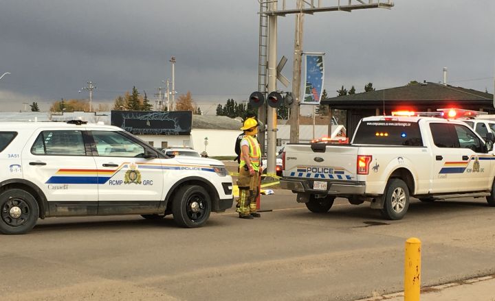 Police investigate a crash in Thorsby, Alta. on Oct. 6, 2017.