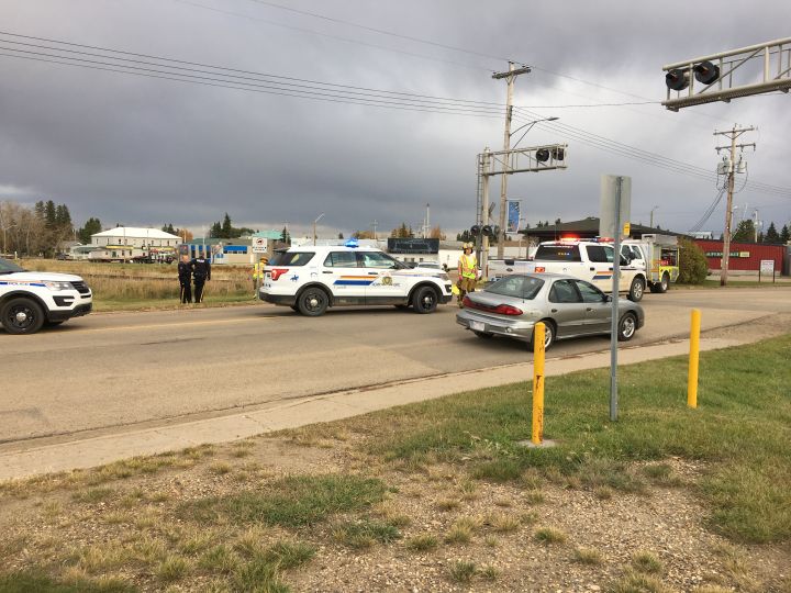 Police investigate a crash in Thorsby, Alta. on Oct. 6, 2017.