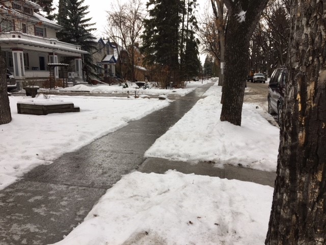Freezing rain created slippery conditions in Edmonton on Thursday, Nov. 23, 2017.