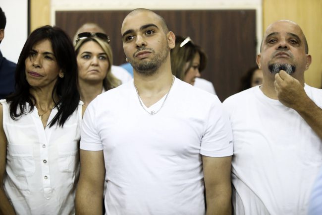 epa06117263 Convicted Israeli soldier Elor Azaria (C) flanked by his parents sits inside a Israeli military court in Tel Aviv, Israel, 30 July 2017. The court will decide on the appeal by Azaria, who was found guilty by a court of manslaughter for killing a wounded Palestinian in Hebron in 2016 and is appealing his 18-month sentence.  

 Pool Photo.