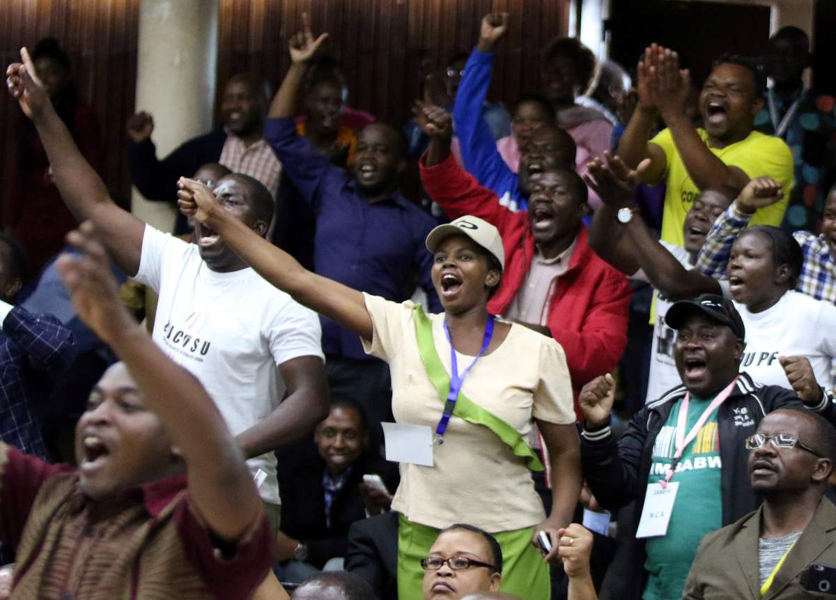 Delegates celebrate after Zimbabwean President Robert Mugabe was dismissed as party leader at an extraordinary meeting of the ruling ZANU-PF’s central committee in Harare, Zimbabwe, November 19, 2017. REUTERS/Philimon Bulawayo