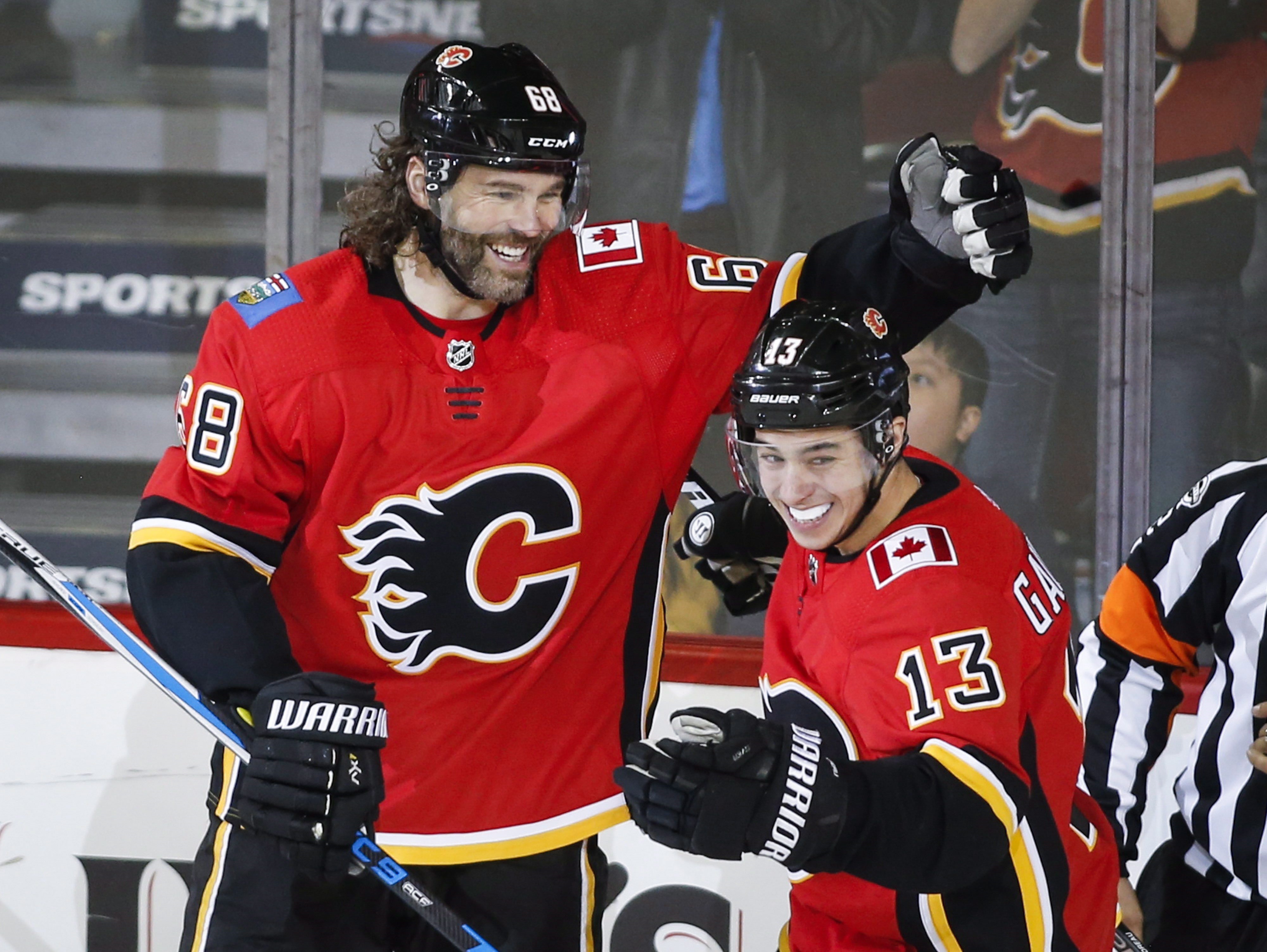 Jaromir Jagr signs one-year deal, will continue assault on record