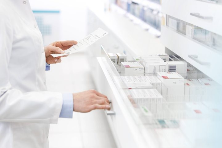 Alberta pharmacists are being asked to limit prescription drug orders to a 30-day supply.