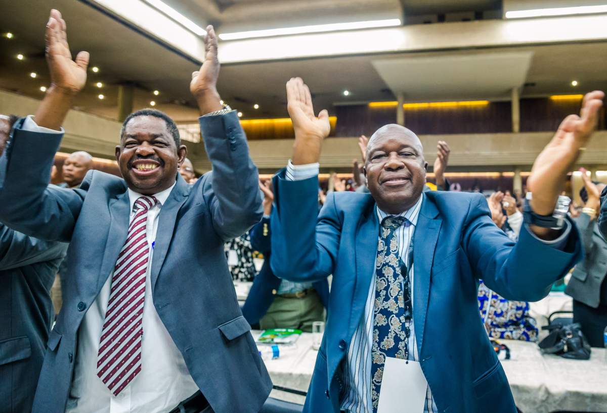 War Veterans leader Christopher Mutsvangwa (R) celebrates the dismissal of the president of the ruling ZANU-PF party on November 19, 2017 in Harare. ( JEKESAI NJIKIZANA/AFP/Getty Images)