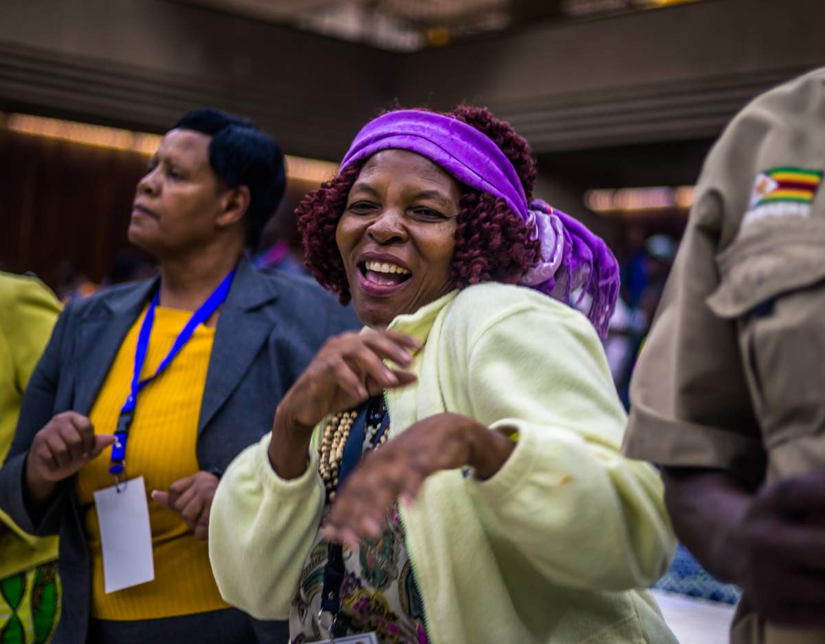 Members and delegates of ruling ZANU-PF party react upon the annoucement of the party’s president dismissal on November 19, 2017 in Harare. (JEKESAI NJIKIZANA/AFP/Getty Images)