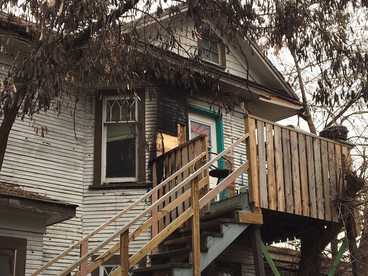 Kelowna fire a warning to be careful installing Christmas lights