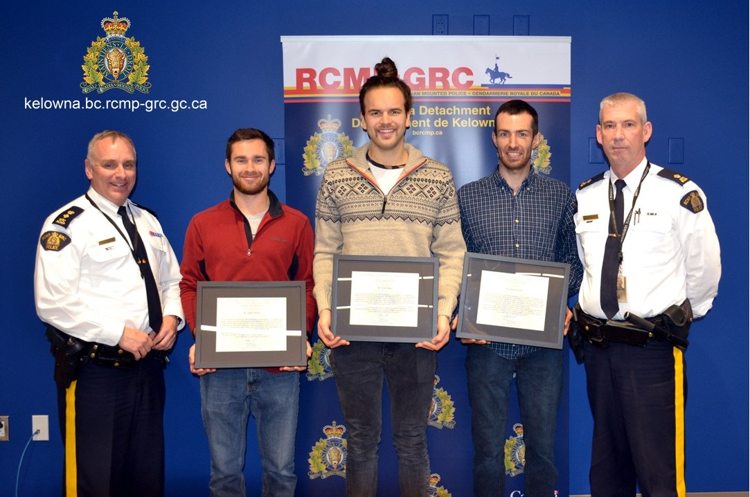 Photograph: Supt. Brent Mundle (Kelowna RCMP – Detachment Commander) and Inspector Paul MacDougall of the Kelowna RCMP, standing with recipients, Dylan Draper, Elijah Brownley and Logan Peachey.
