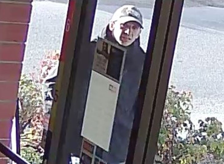 New photograph released of Kelowna robbery suspect. 