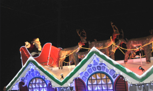 Scheduling conflict causes logistics nightmare for Santa Claus Parade organizers - image