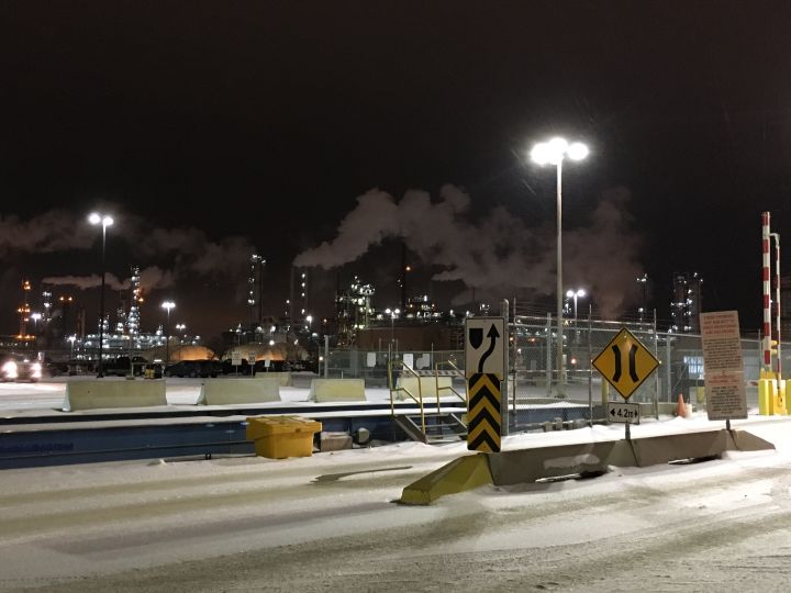 Emergency crews were called to respond to a hydrocarbon release at a Shell Canada's Scotford upgrader facility northeast of Fort Saskatchewan on Wednesday afternoon.