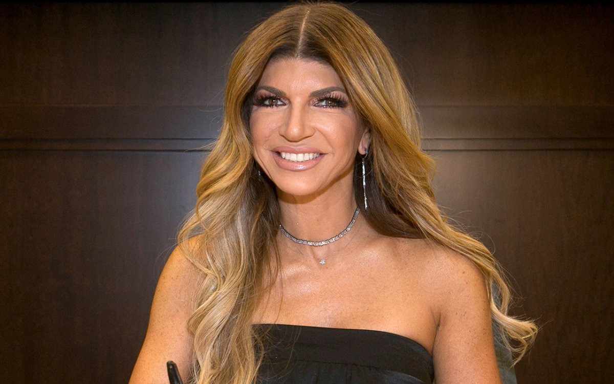Teresa Giudice attends her book signing for "Standing Strong" at Barnes & Noble at The Grove on October 24, 2017 in Los Angeles, California.