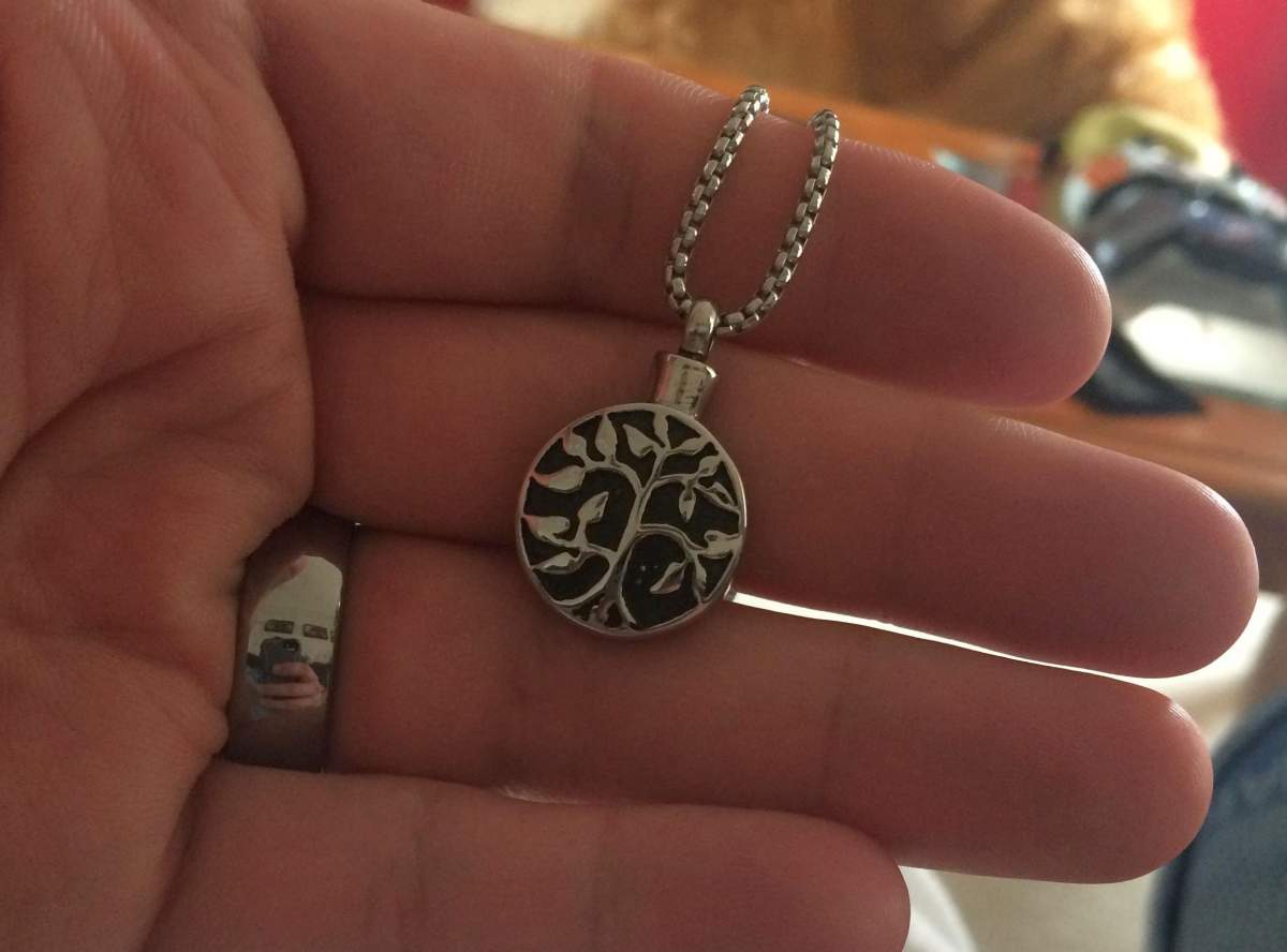 St. Albert widow Corey Foy is asking for the return of a pendant containing the ashes of his wife Elaine, who died of cancer last year.
