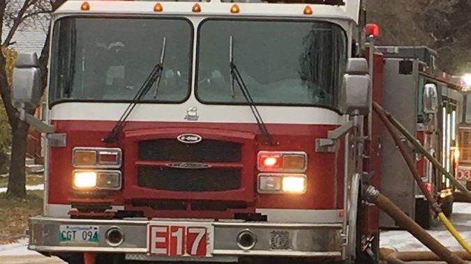 Екипите на пожарната в Уинипег се справиха с 3 пожара през нощта в сряда
