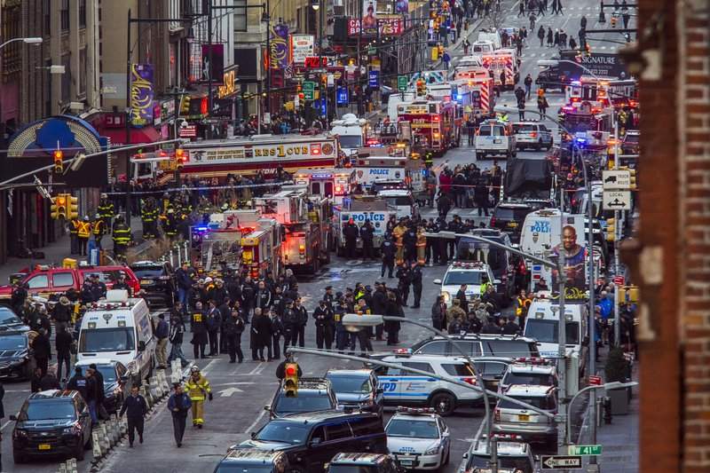 トランプ Anyone and AS IS NYC, Bombs set After New York City subway bombing, Donald Trump calls for