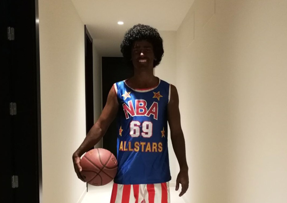 The photo on his official Twitter account was accompanied by the message "80's Party" followed by basketball and laughing emojis.


