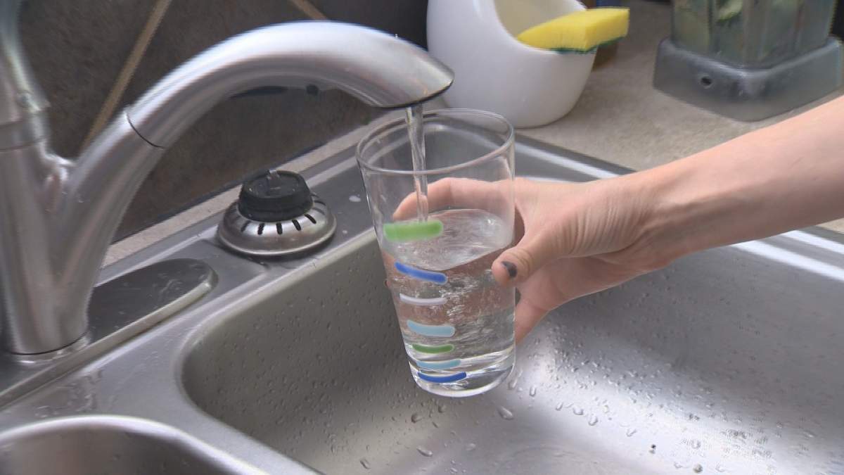 Residents of Victoria Beach and vacationers heading to Lake Winnipeg are being asked to reduce their water consumption.