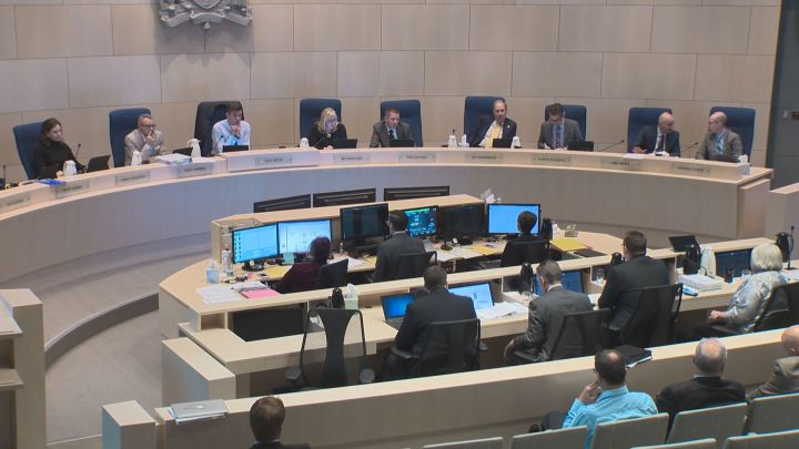 Edmonton city councillors discuss Metro LRT Line problems on Dec. 5, 2017.