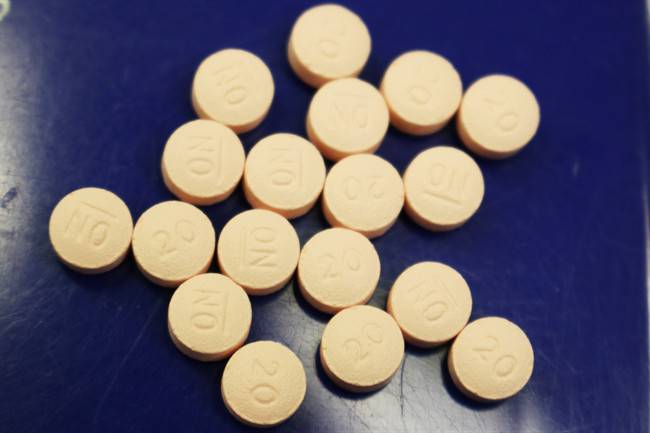 The Public Health Agency of Canada estimates that the national death toll from opioids could surpass 4,000 in 2017, far higher than 2016's total of 2,861 deaths.
