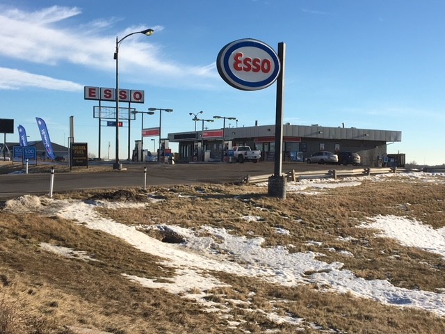 Thieves tried to steal an ATM from a gas station in Strathcona County.