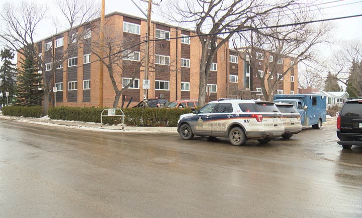 A standoff has ended after a weapon complaint at an apartment in Saskatoon’s Varsity View neighbourhood.