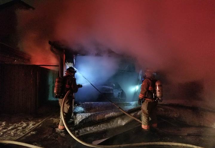 Saskatoon firefighters extinguished a garage fire in the Rosewood neighbourhood on Sunday.