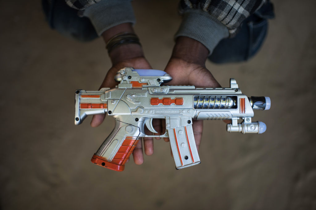 Razor blades, strings and plastic bottles; the toys of Rohingya refugee children - image