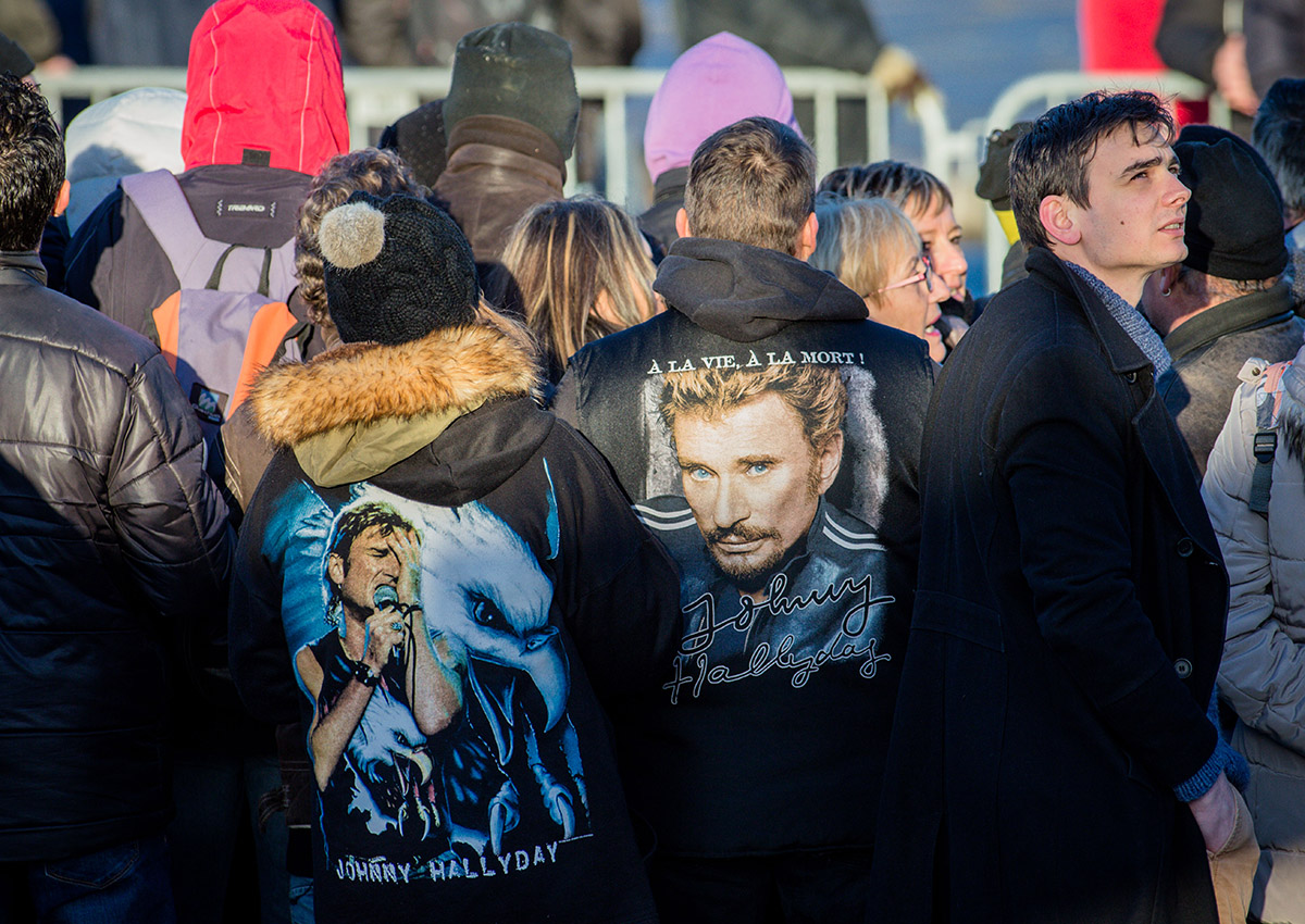 Fans of Johnny Hallyday gather on the Place de la Concorde to pay tribute to the musician on December 9, 2017 in Paris, France.