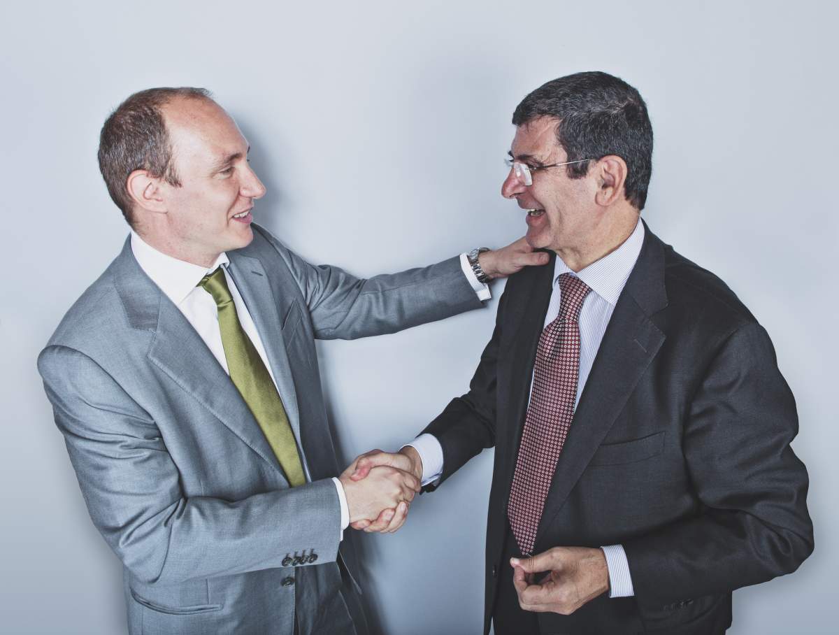 Extroverts are really good at networking, but that doesn't mean they can't use some tips to refine their skills, experts say.