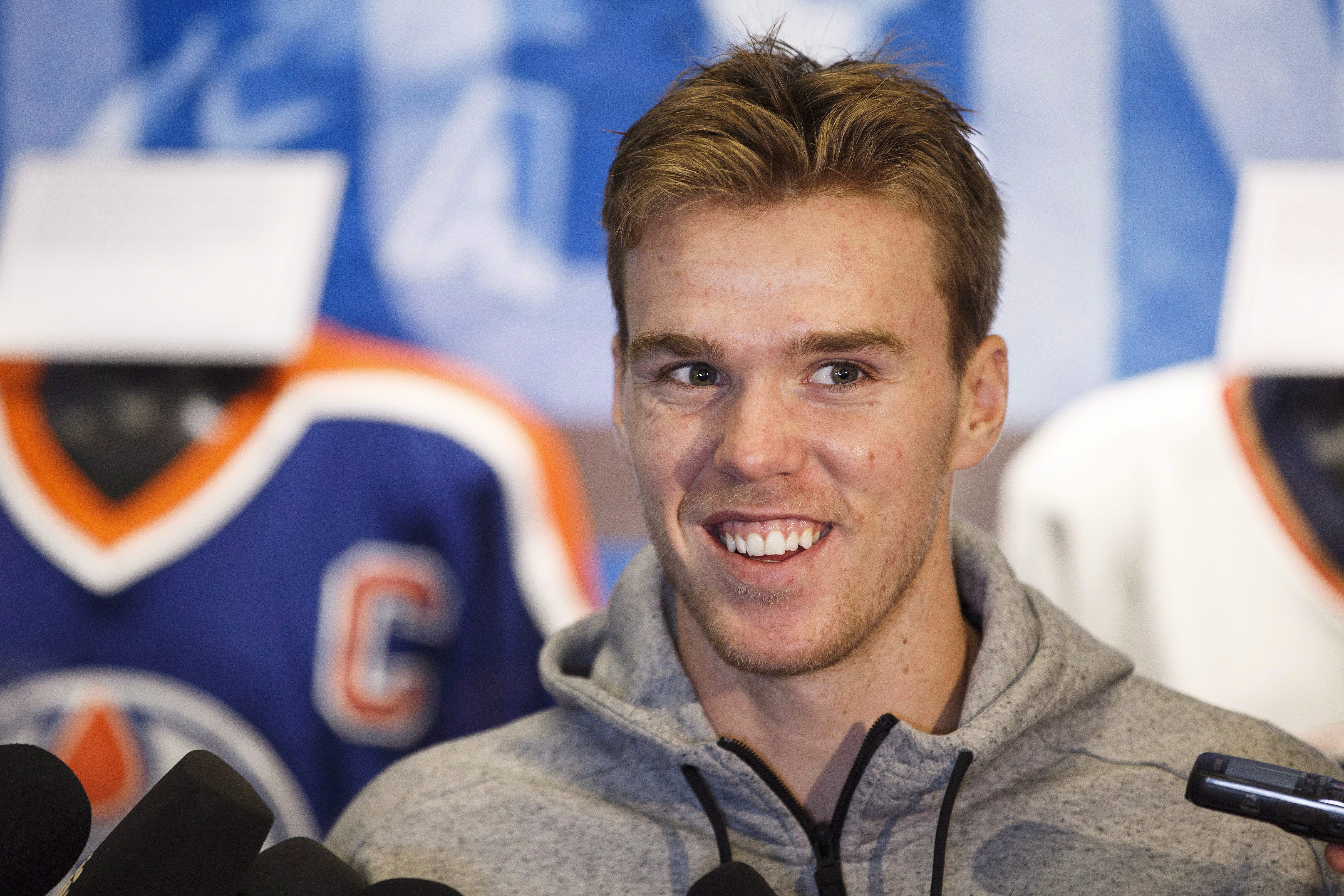 Connor McDavid told he wears wrong skate size by Boston pond rink worker |  Globalnews.ca